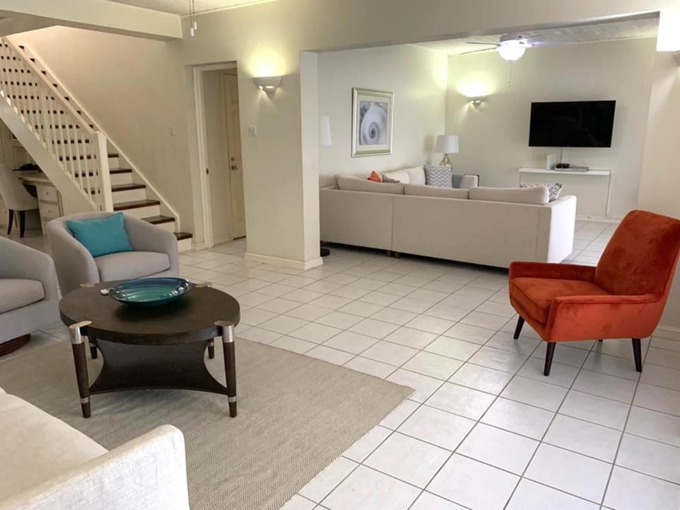 Airy and spacious, cooled by ceiling fans, natural breeze or air-conditioning.