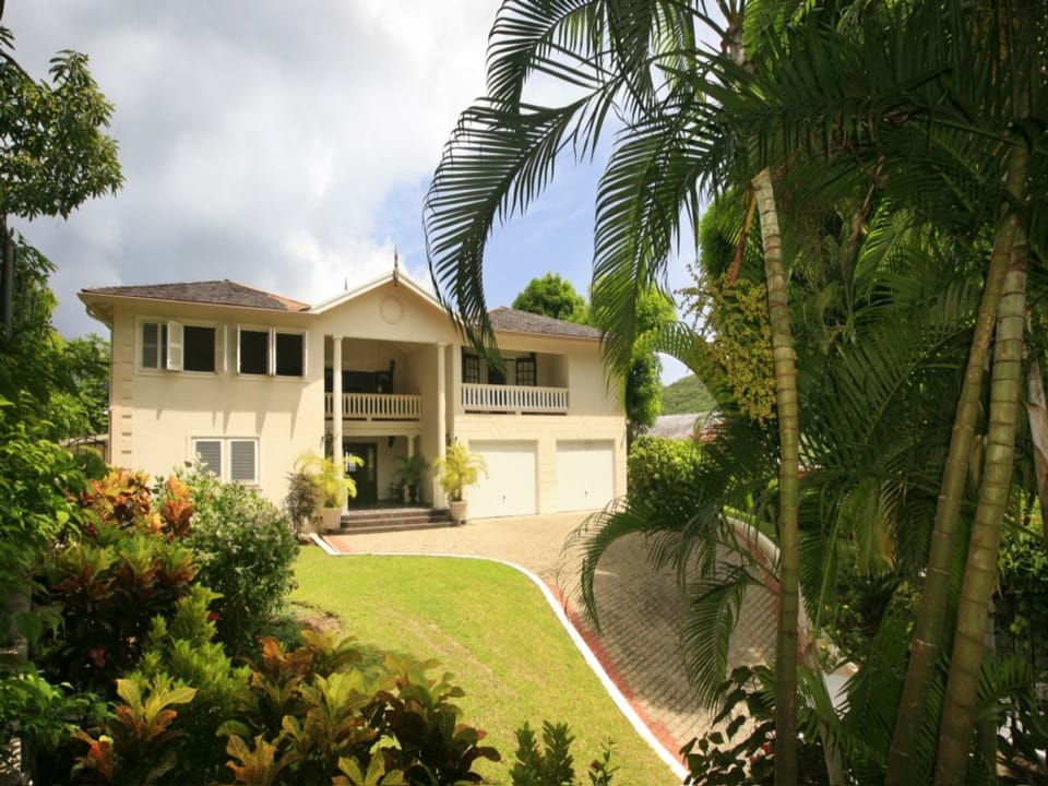 Grand villa entrance