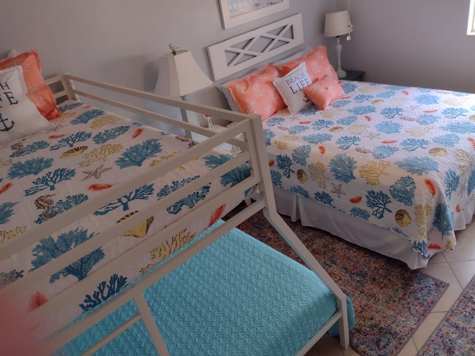 Bunk room sleeps 5
