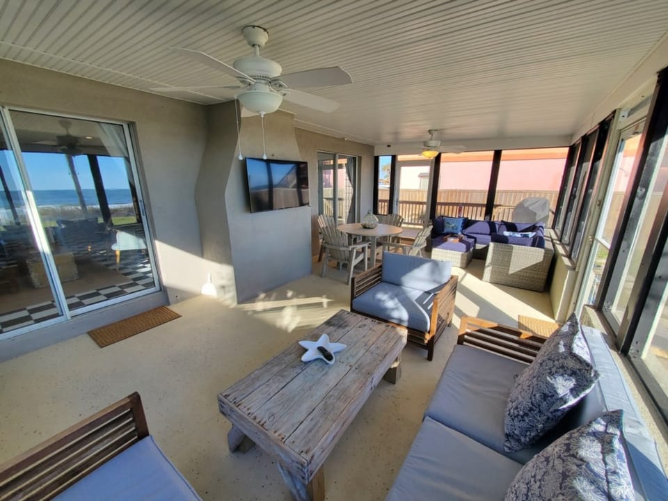 Screened in Lanai