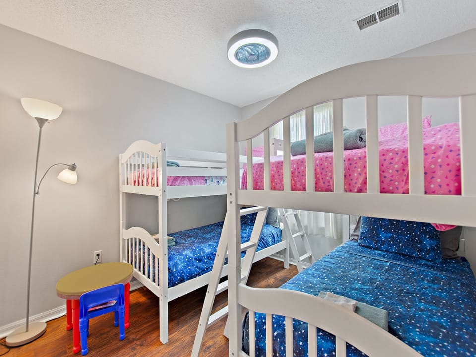 Spacious Twin x 2 bunk bedroom