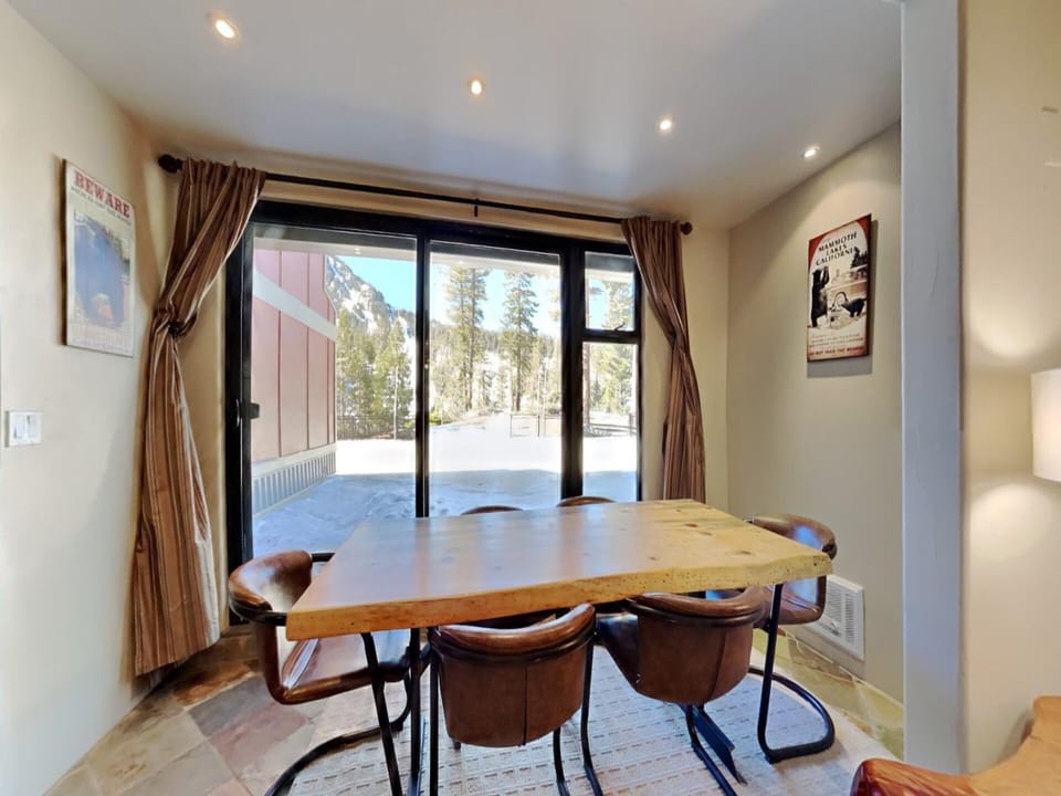 Full Dining for Meals and Workcations