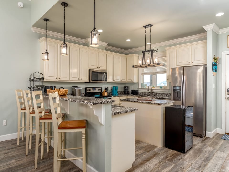 006 Luxurious Full Kitchen Grace Wins Dauphin Island