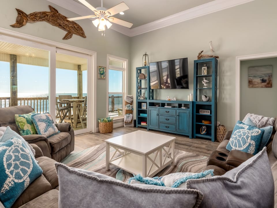 003 Grace Wins Gulf View Living Room