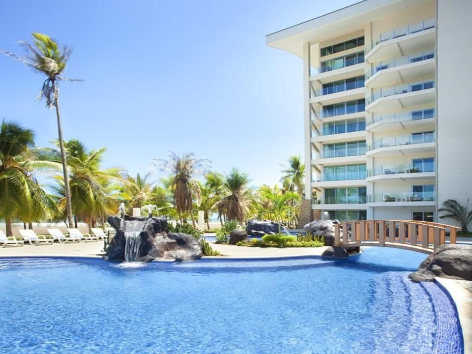 Large Ocean Front Pool