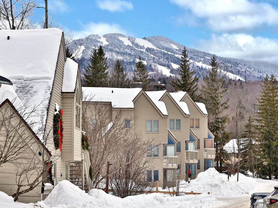 Fall line condominiums are located a short distance to Killington ski area and the Killington golf course.