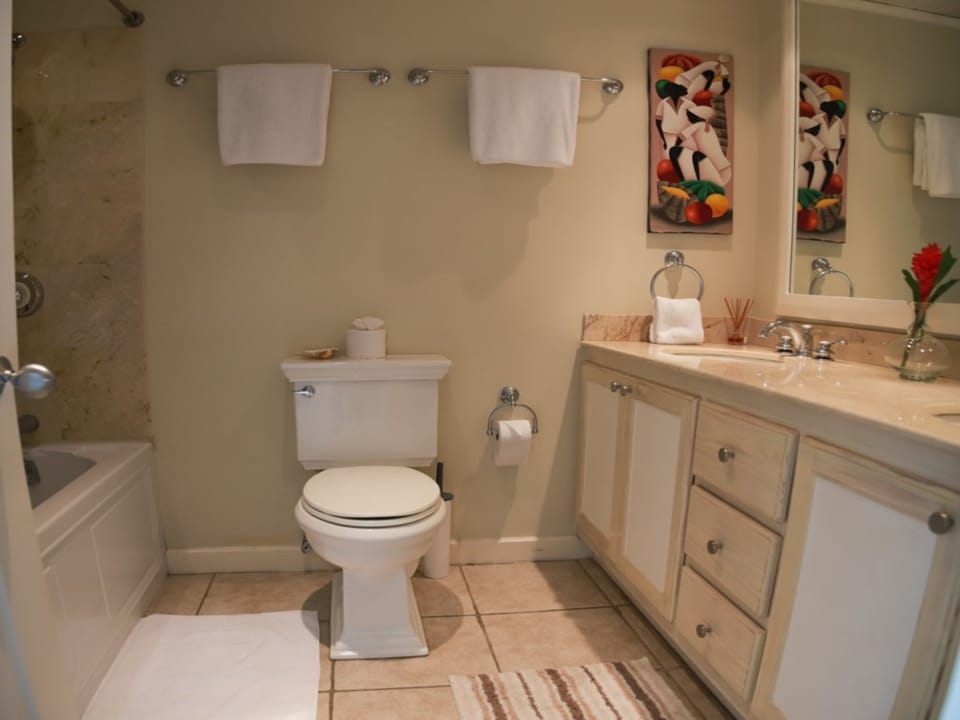Bedroom 1ensuite.