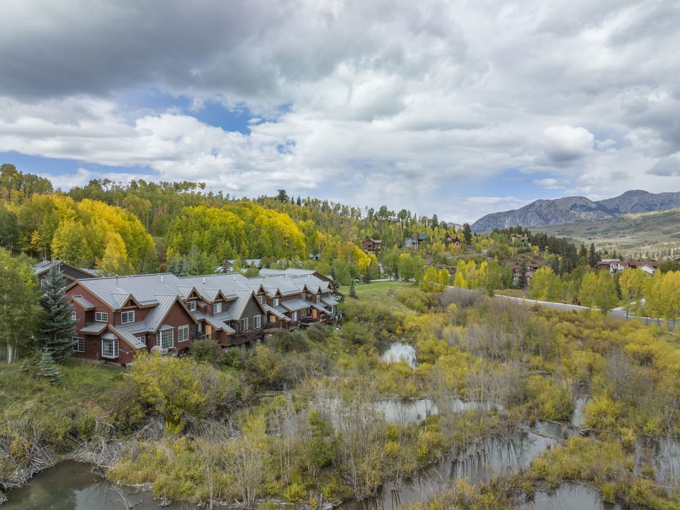 Beautiful wetlands are located directly in front of the unit as well as stunning views.