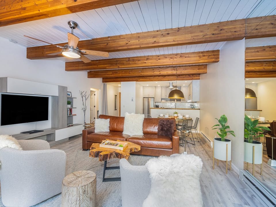 Open concept living/dinning area perfect for family entertaining.