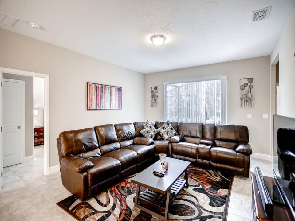 4329AC_LivingRoom2