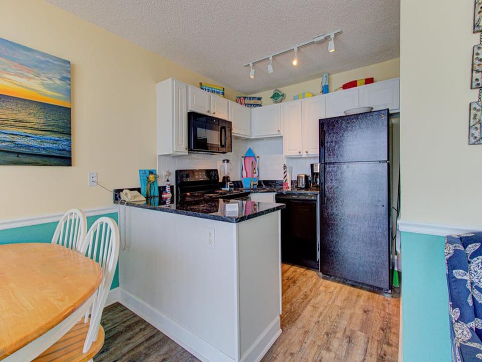 Atlantic Towers 1003-large-010-037-KitchenEating Area-1500x986-72dpi