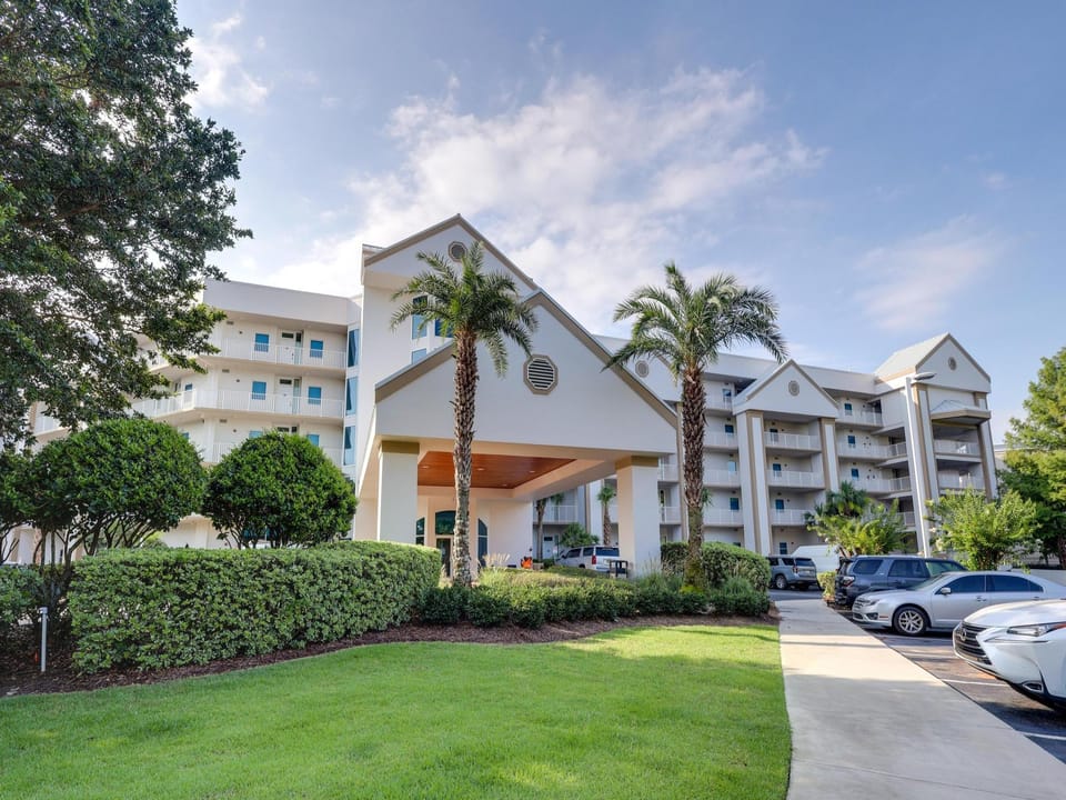 Located at the east end of Canal Road and north of Terry Cove, The Moorings condos are surrounded by mainly residential neighborhoods and other bay-front low-rise condos.