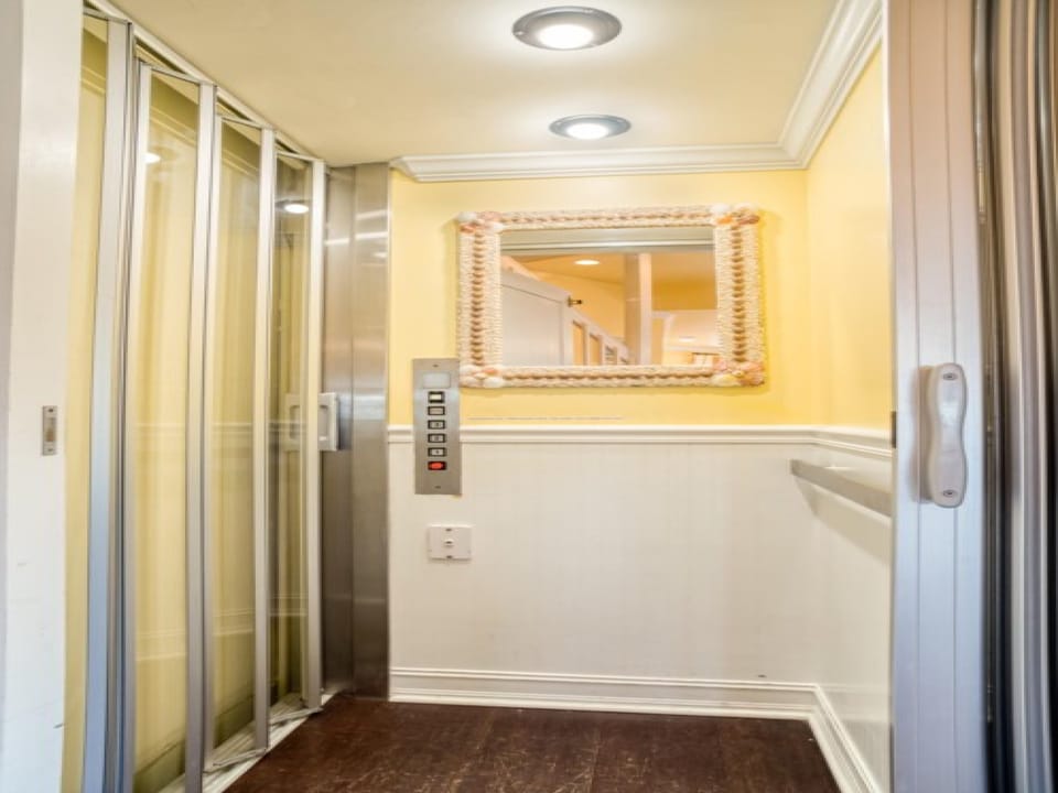 SunsetDreams-Elevator