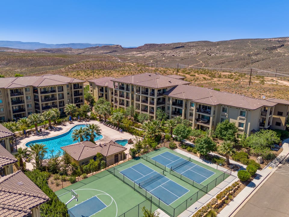 Community Pool, Basketball and Pickleball Courts