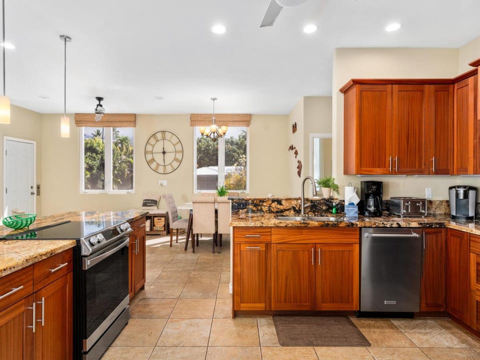 Open layout to dining area