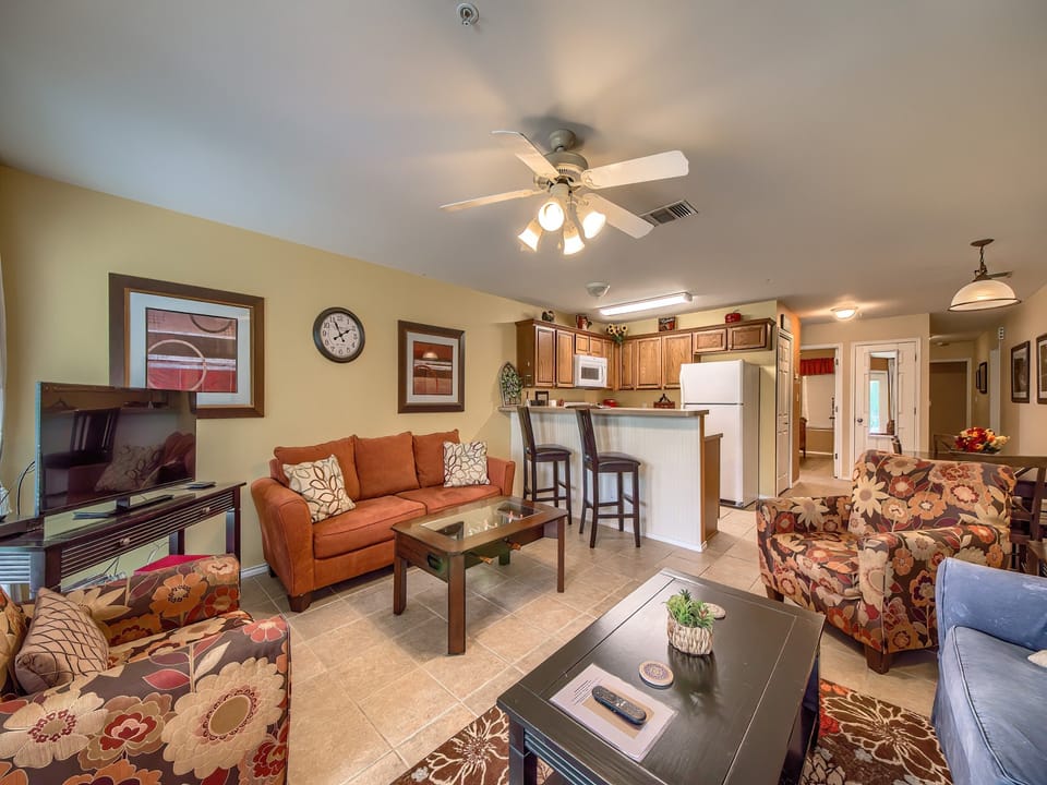 Living room with seating for everyone!