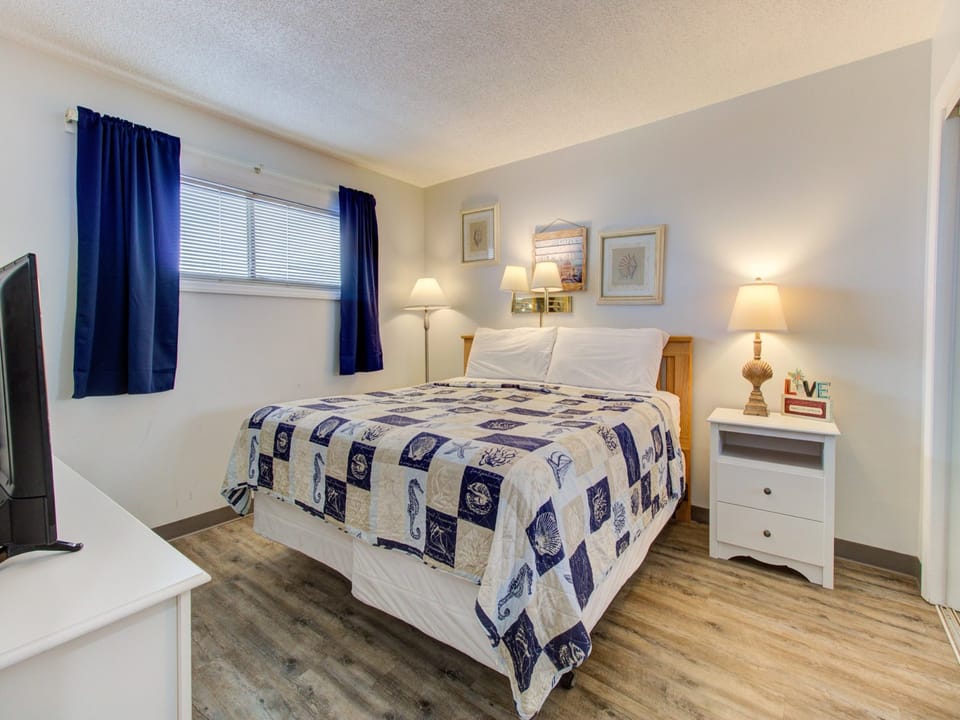 Atlantic Towers 706-print-015-086-Bedroom-4200x2760-300dpi