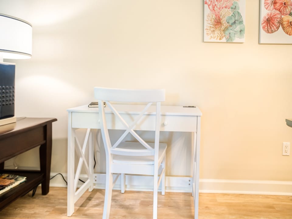 BreakersWestC1-Desk
