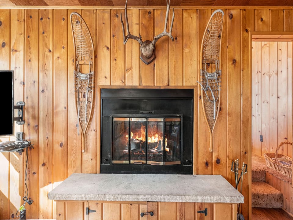 Chasm Cabin - Chasm Cabin Estes Park, Fireplace in the living room.