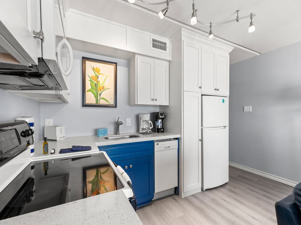 Fully stocked kitchen equipped to prepare your favorite home cooked meals!