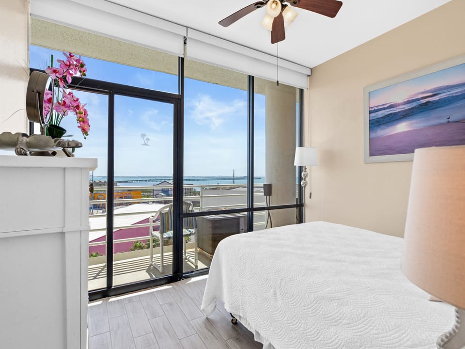 Master Bedroom features a Queen size bed & views to the Laguna Madre bay!