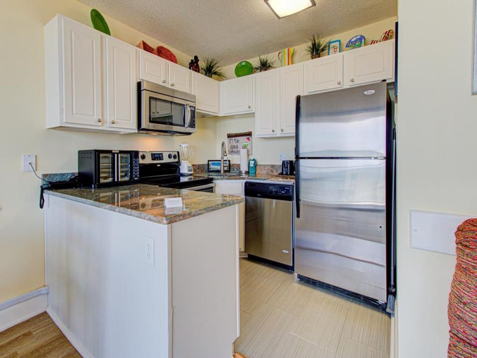Atlantic Towers 409-large-009-042-Kitchen-1500x986-72dpi