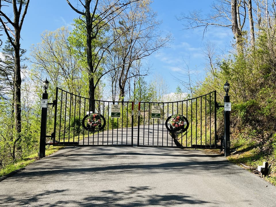 Gate