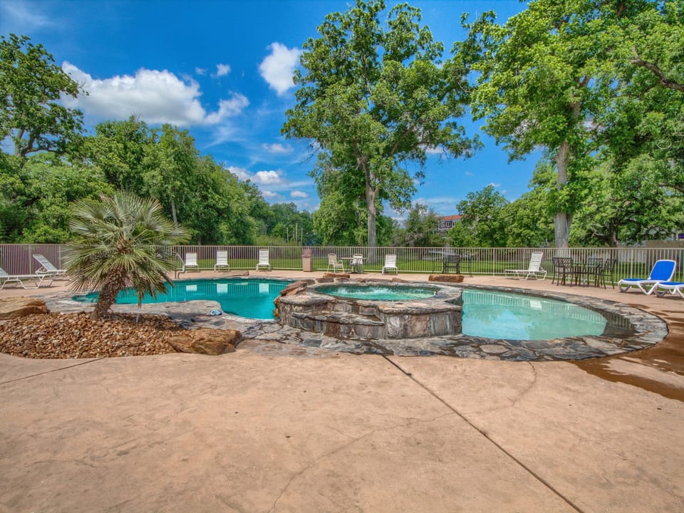 Pool & Hot tub!