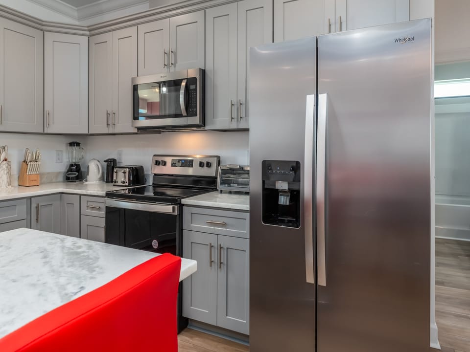 005 Wine n' Sea Fully Equipped Kitchen