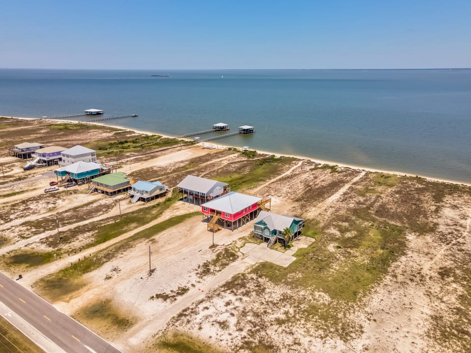 047 Wine n' Sea Pet-Friendly Beach House Dauphin Island