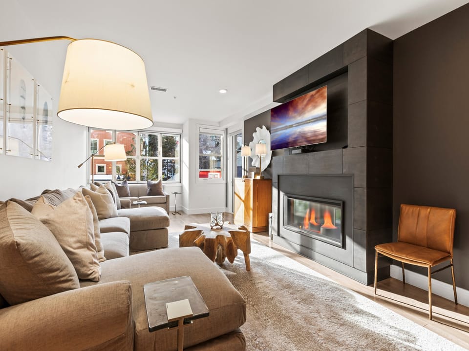Rio Grand 203 also has a stylish living room, with a large screen TV, gas fireplace, and mountain and town views.