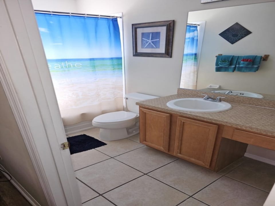 164BathroomFullUpstairs