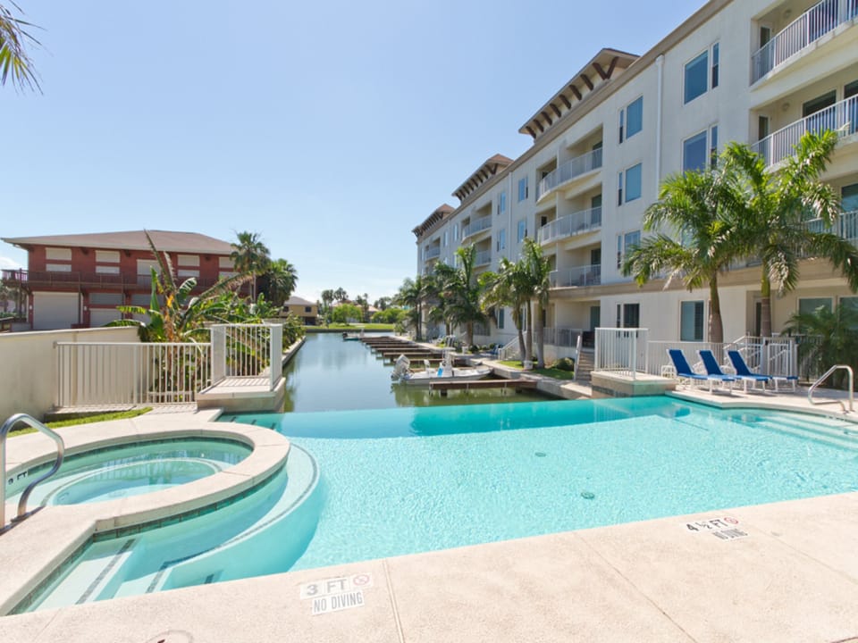 Sparkling Large Infinity Pool facing the channel front!