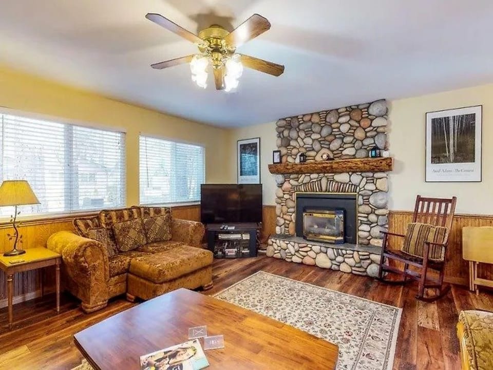 Living Room with Gas Fireplace