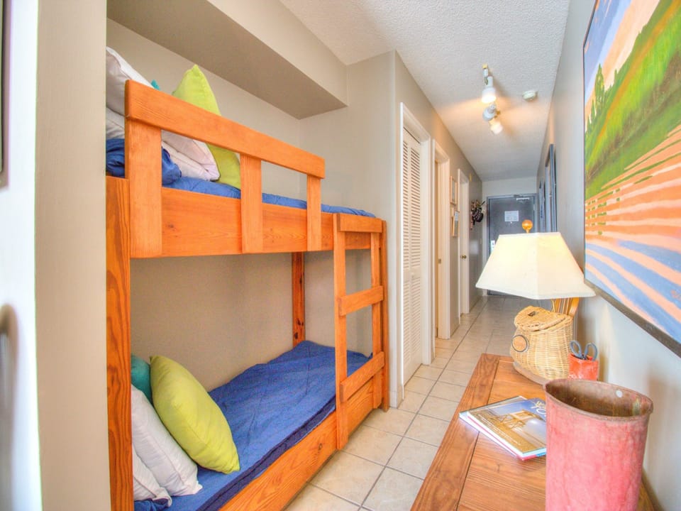 Atlantic Towers 602-print-015-005-Hall Bunks-4200x2804-300dpi