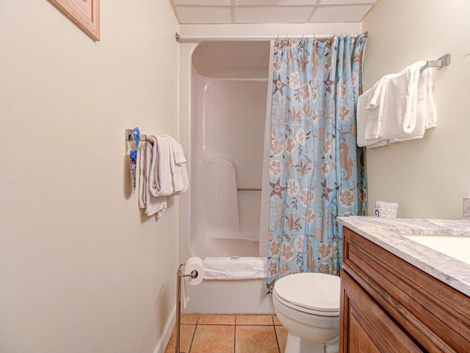 Atlantic Towers 901-large-018-016-Bathroom-1500x986-72dpi