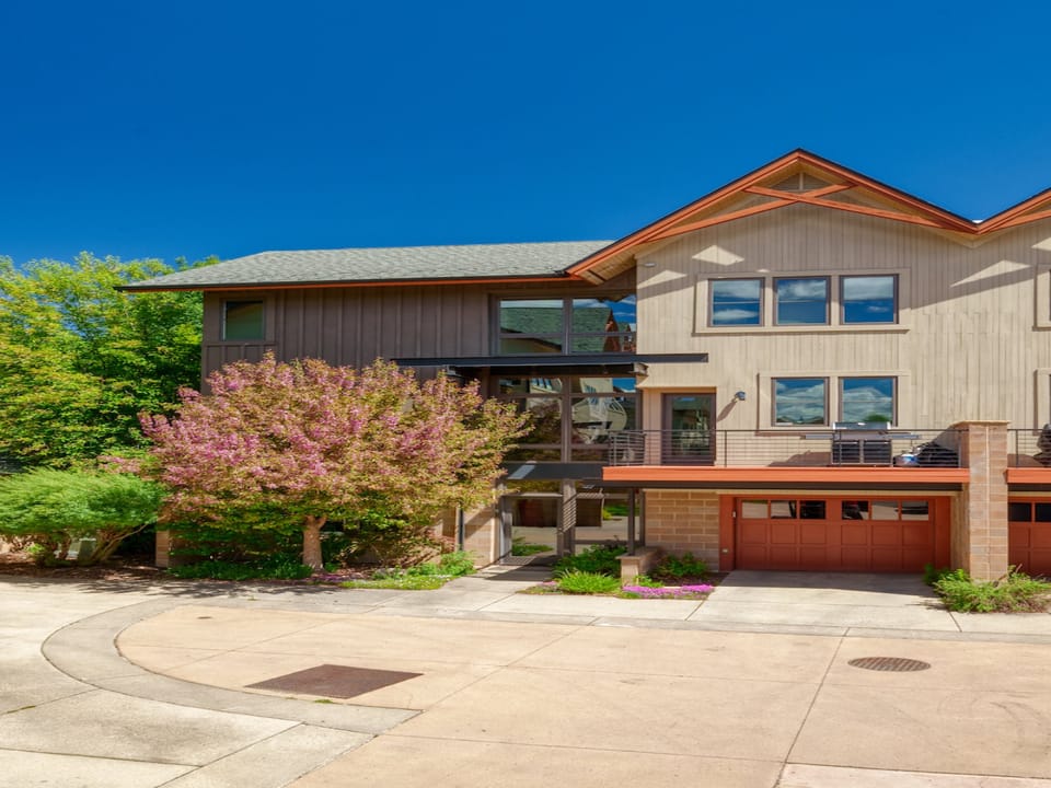 Blackhawk 2817, your next dream vacation awaits! - Front of building, garage, trees