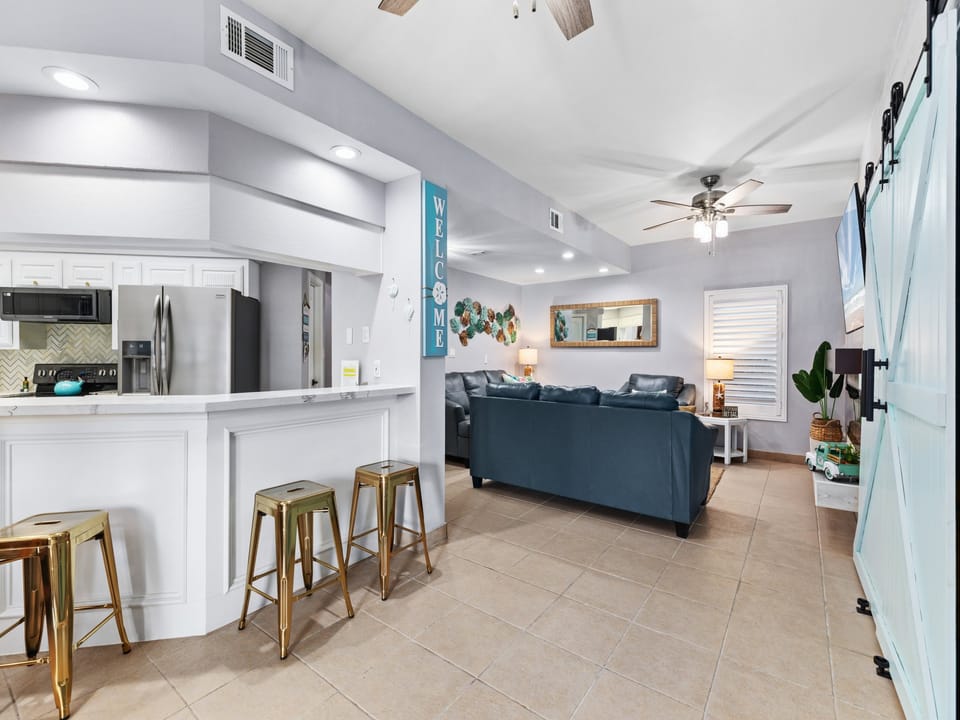Open concept living, kitchen and dining area!