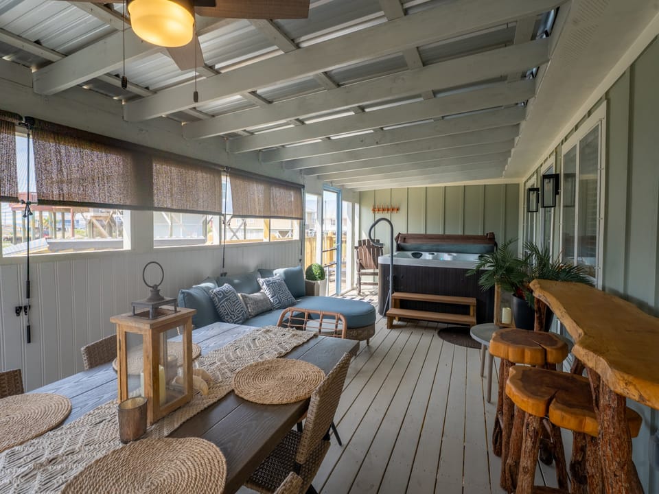 Coastal Breeze Screened Back Deck with Hot Tub
