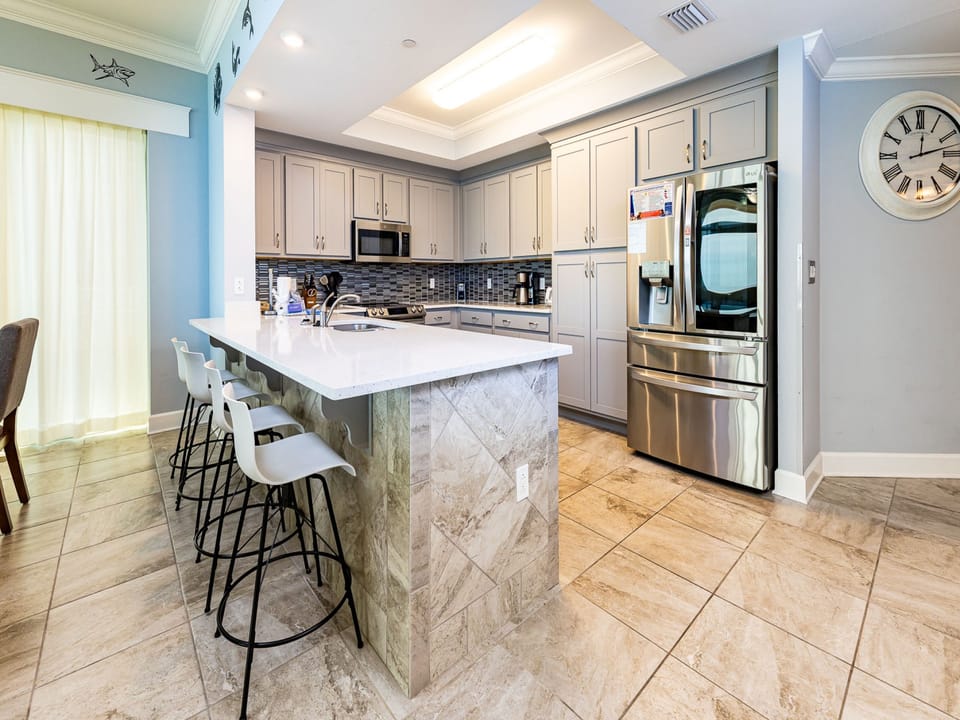 Wake up with morning coffee at the breakfast bar and get ready for a beach day in this stylish space