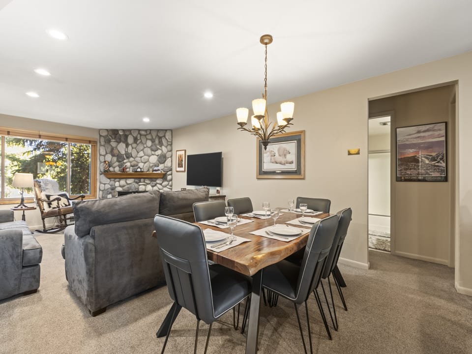 The dining room table with seating for 6 guests.