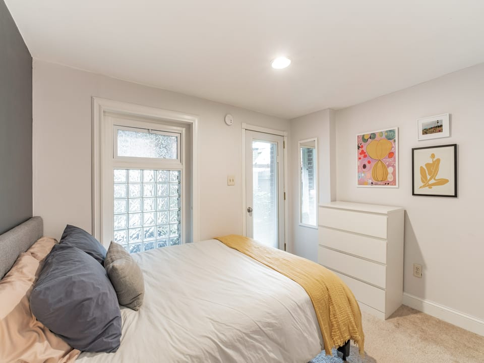 bedroom, with large closet and luggage rack