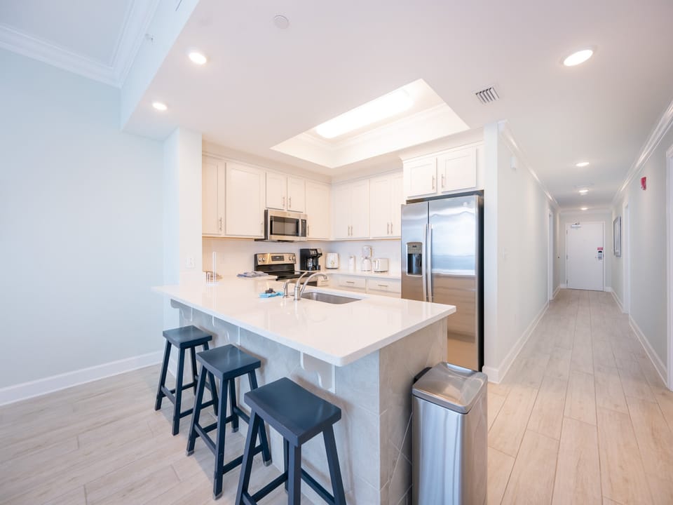Wake up with morning coffee at the breakfast bar and get ready for a beach day in this stylish space