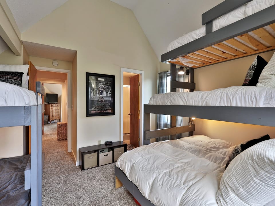Triple bunkbed
