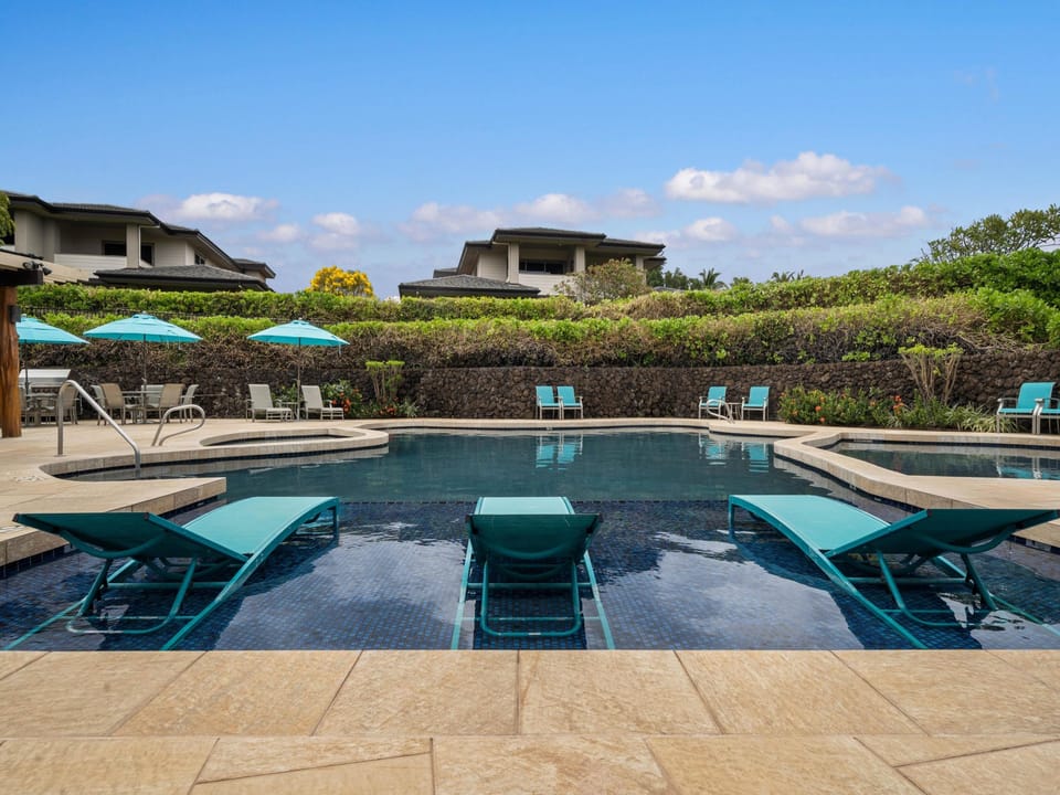 Pool and spa for guest use