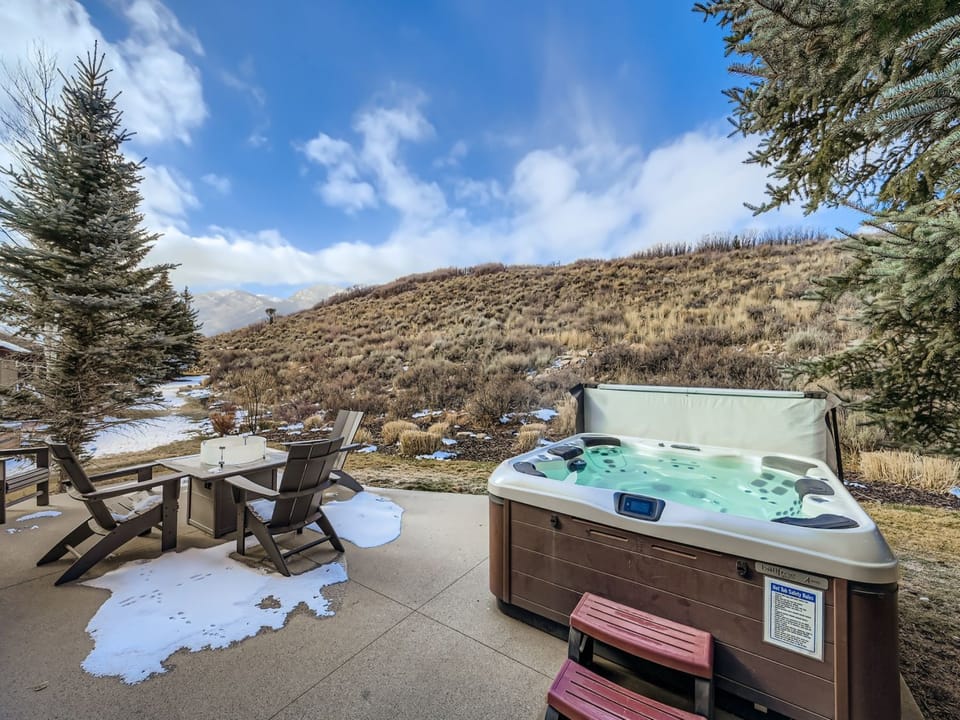 Soak in your private hot tub while taking in sweeping mountain vistas and pristine natural surroundings from your outdoor terrace.