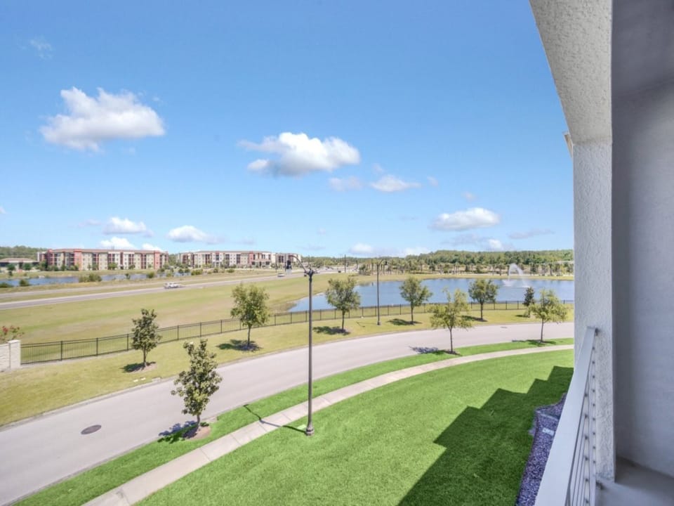 24-web-or-mls-4721-clock-tower-dr-304