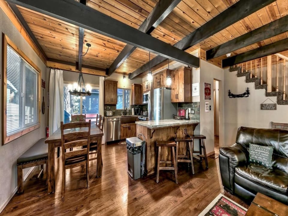 Kitchen/ Dining Area