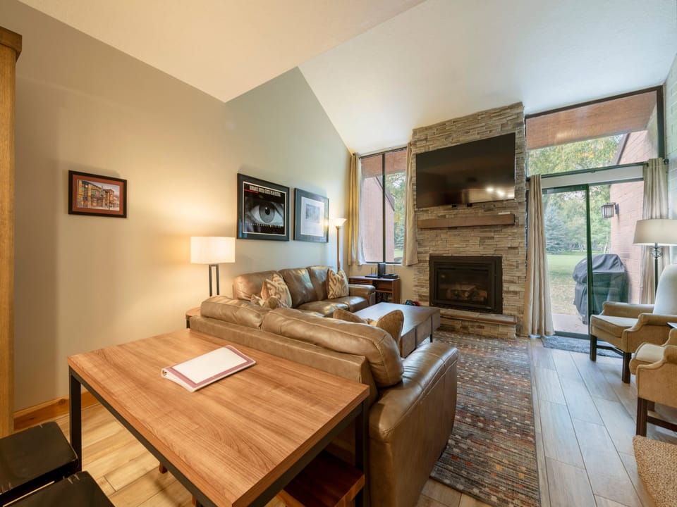 Park Avenue 256-1789 Cozy living room with gas fireplace