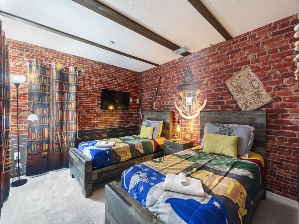 Wizard - Twin beds room